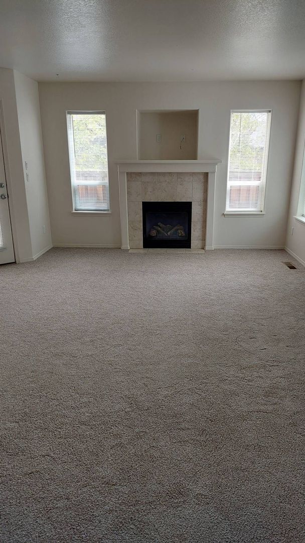 Photo - 3 Bed/2.5 Bath Townhouse with Garage - NE Bend Unidad B