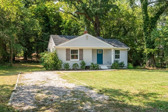 Photo - 2 Bedroom Ranch Style Home close to Downtown Raleigh