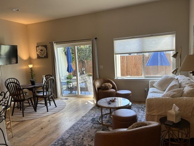 Photo - 237 Dunthorpe Dr