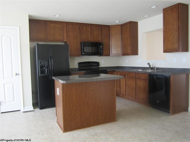 Photo - 325 Falcon Run