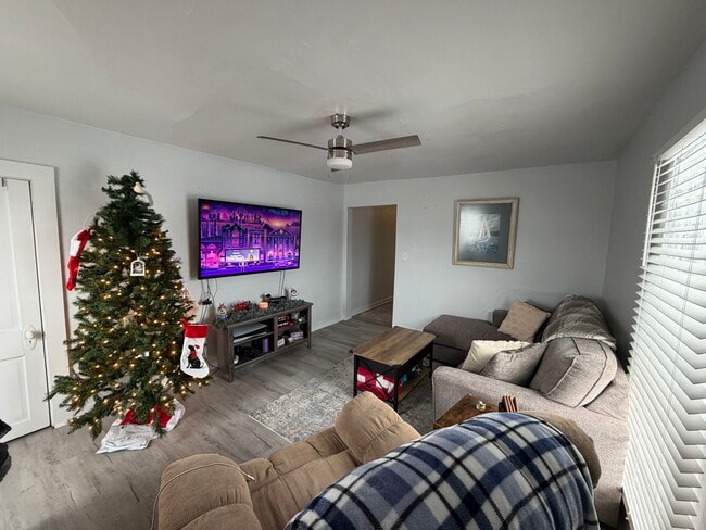 Photo - 207 S Jefferson St Unit Upstairs