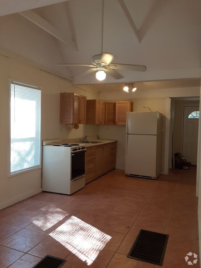 Building Photo - Annual unfurnished 2/1 SFH near Ringling C... Rental