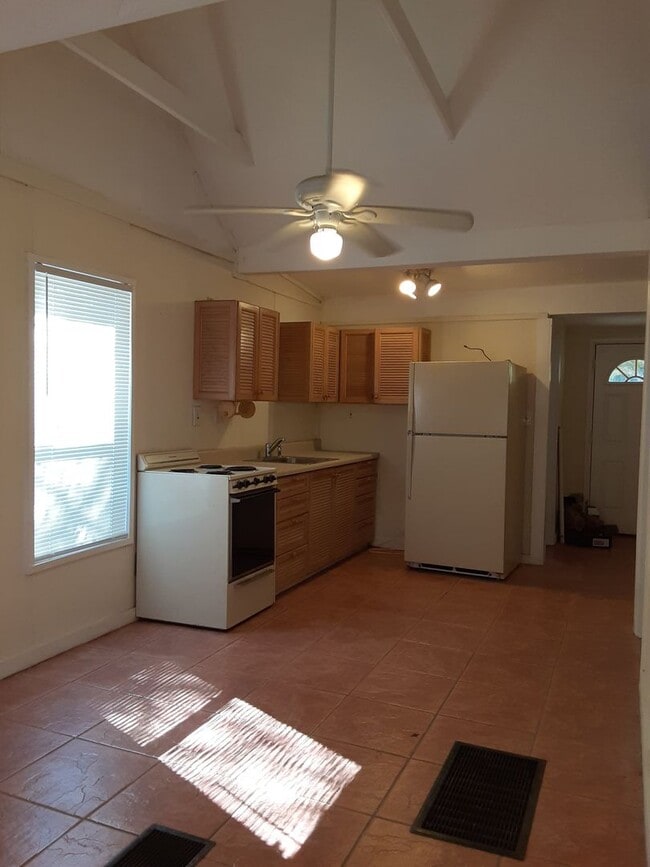 Photo - Annual unfurnished 2/1 SFH near Ringling College