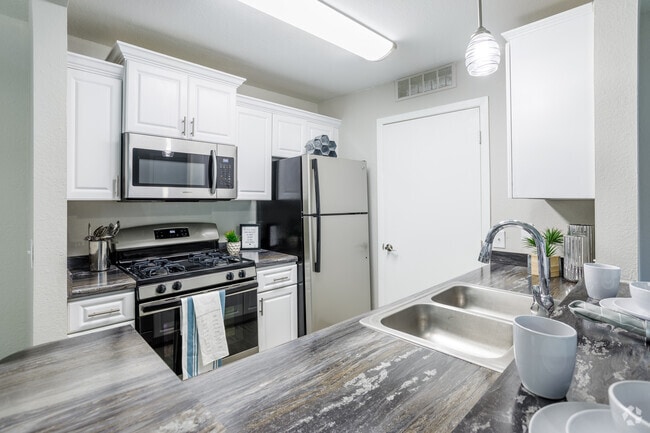 2HAB, 2BA - The Breslin, 1050 ft²