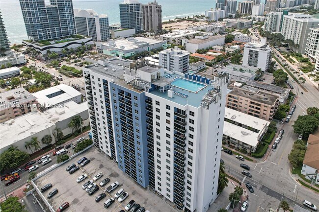 Photo - 401 69th St Unidad 1605