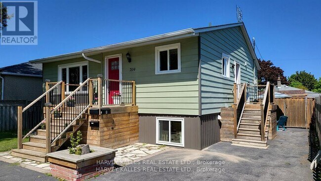Photo - 709 Annland St