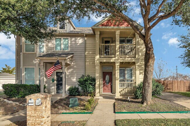 Building Photo - "Lovely 2 bedroom, 2.5 bath Townhome in a Prime Fort Worth Location!"