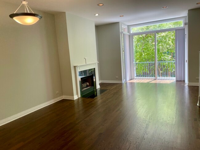 Photo - 310 N Clinton St