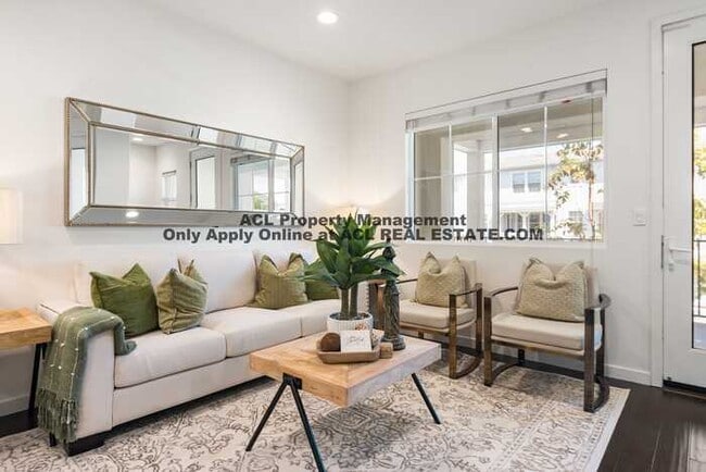 Building Photo - Modern 3BR/3BA Home in Bayshores | 1,542 Sq Ft | Prime Location