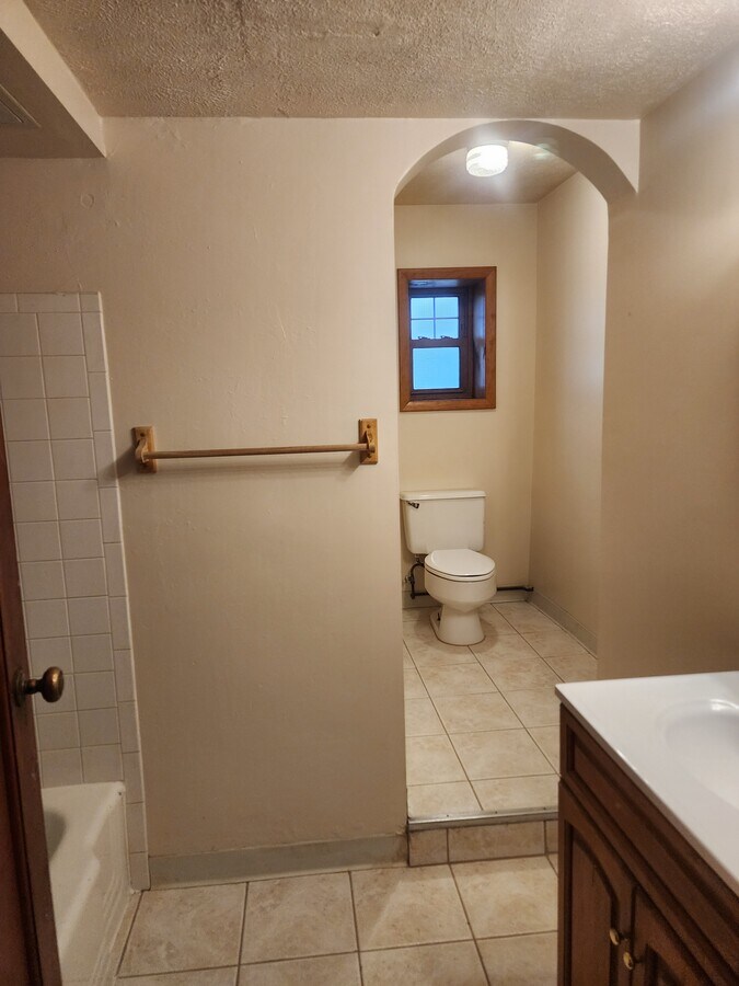 Photo - 518 5th St Apartments Unit 518