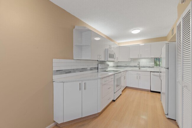 Photo - 10110 Cedar Point Blvd Unidad 105