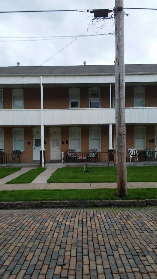 Front of Building - 646 Beaver Ave Unit 2