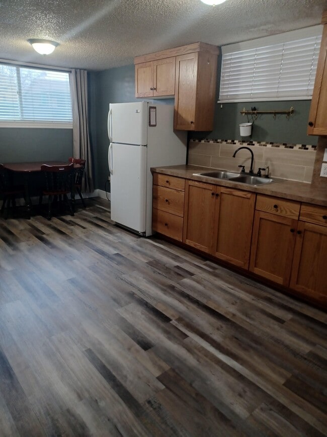 Photo - 578 750 W