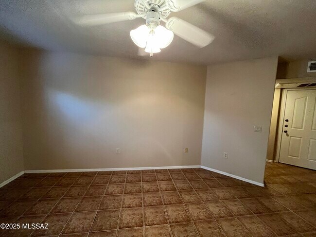 Photo - 5751 N Kolb Rd Unidad 11102