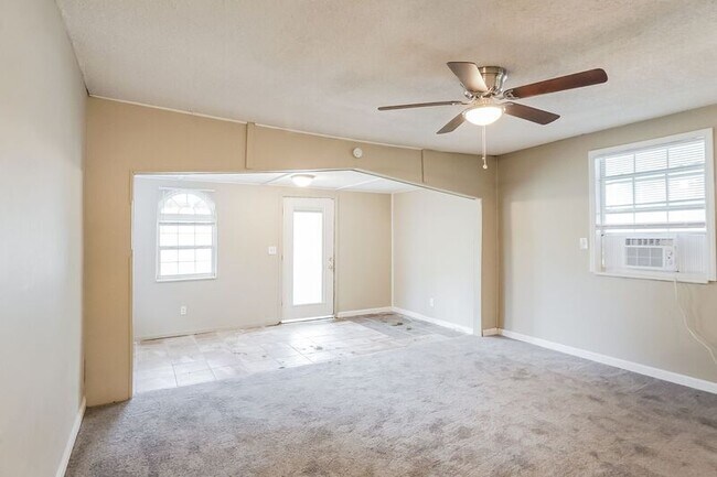 Photo - 128 Ann Dr SW