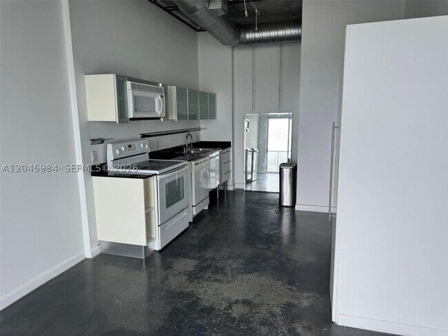 Photo - 10 SW South River Dr Unit 812