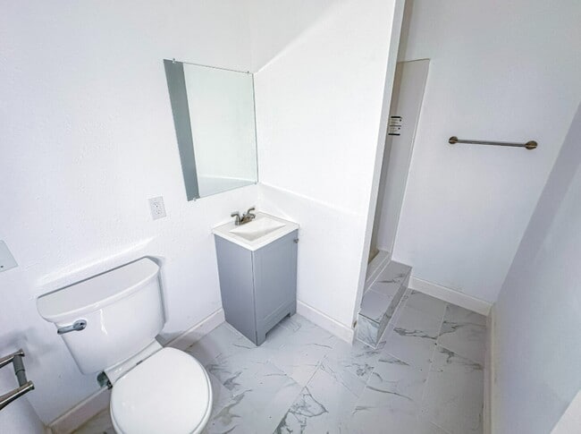 Photo - 2555 Pierce St