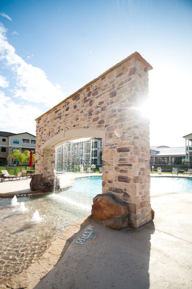Pool Phase I - Plantation Apartments