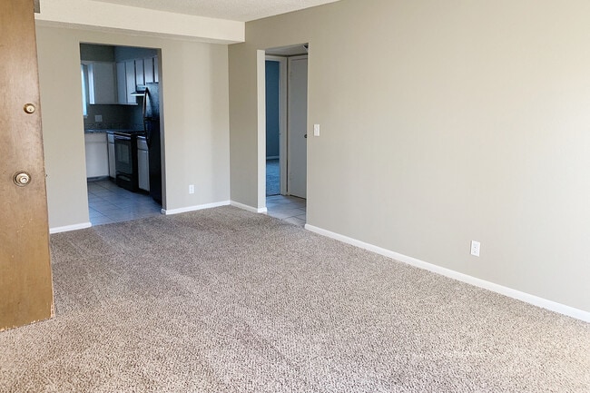 Oak Creek Apartments