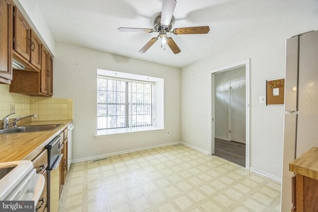 Photo - 838 Kings Croft Dr
