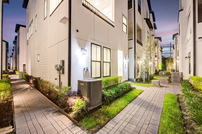 Building Photo - 2808 Grand Fountains Dr Unit C Rental