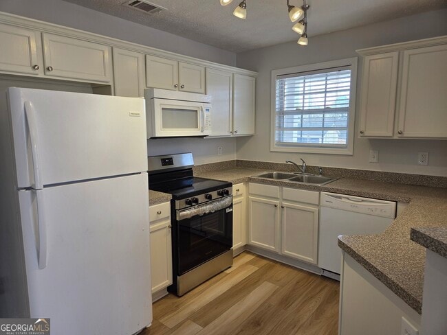 Photo - 14 Huntington Dr