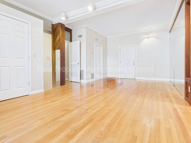 Photo - 402 N Market St Unit Apartment A1