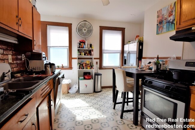 Photo - 16 Dighton St Unit 2