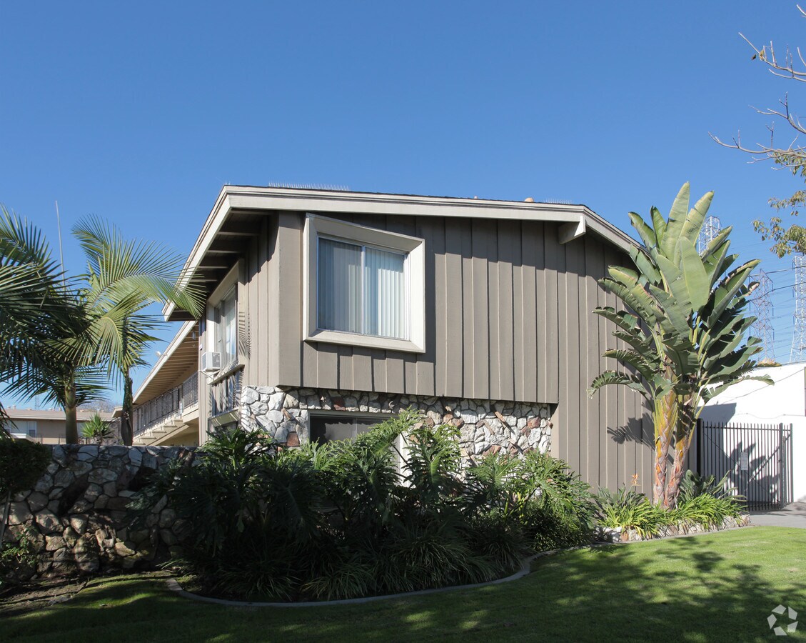 Tropicana Apartments - Tropicana Apartments