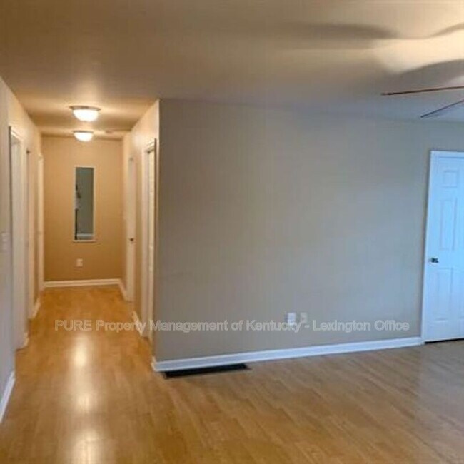 Photo - 219 W 4th St Unidad A