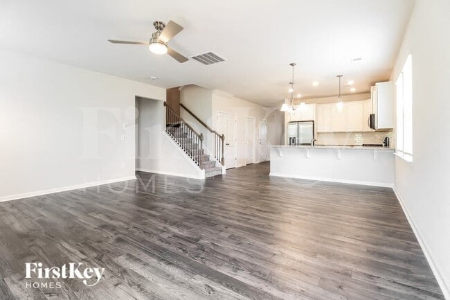 Photo - 808 Birchcrest Wy