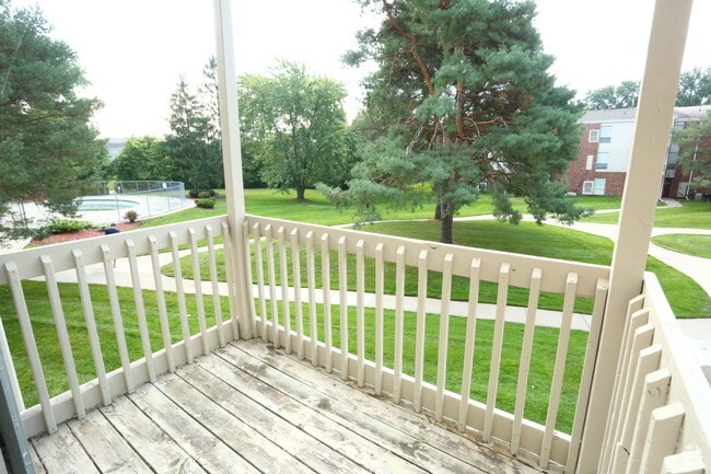 Belleville Pointe Apartments