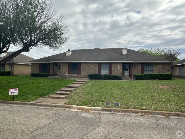 Building Photo - Duplex Rental