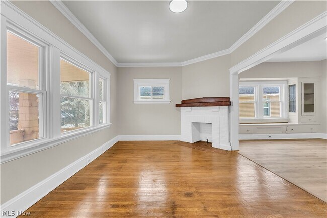 Photo - 1041 E 169th St Unidad 1043/UP