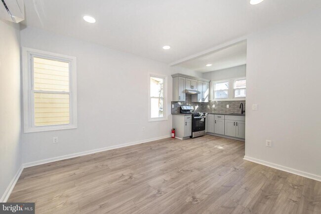 Photo - 105 Coolidge St