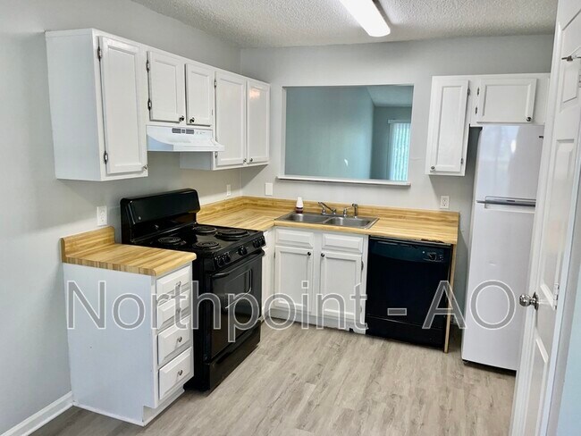 Photo - 707 Farmdale Way NW