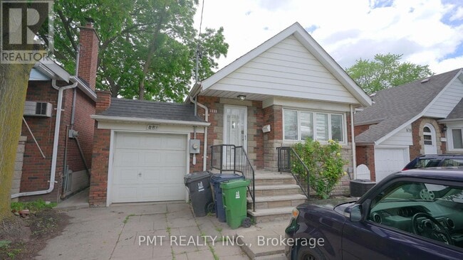 Photo - 881 Coxwell Ave