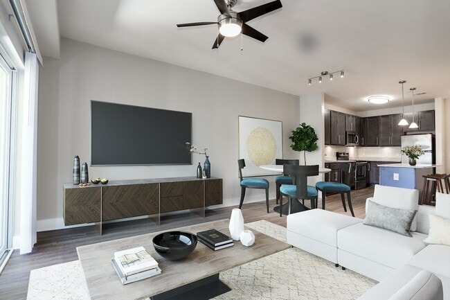 800 Carlyle