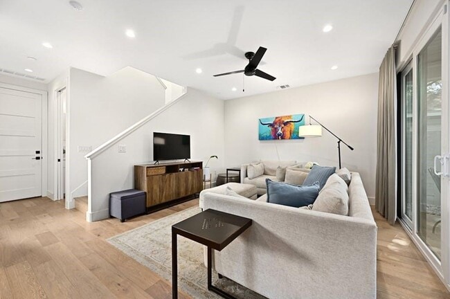 Photo - 5212 Huisache St