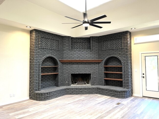 Photo - 834 S Western St