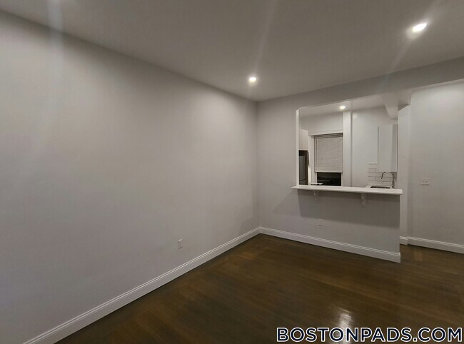 Photo - 19 Queensberry St Unit 4