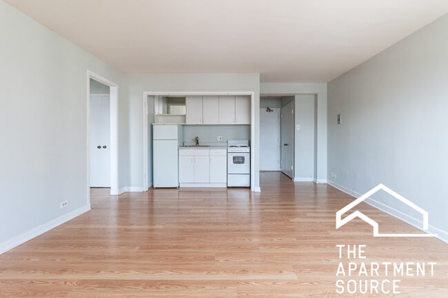 Photo - 445 W Wellington Ave Unit 10E