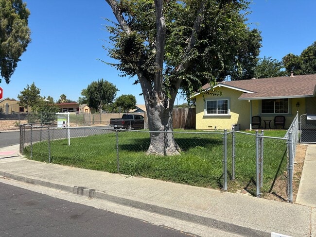 Photo - 401 Klamath Dr