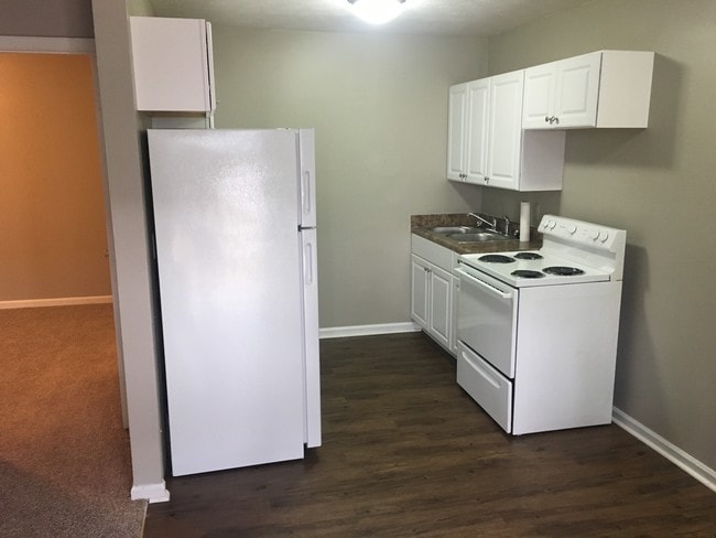 Cross Creek Apartments