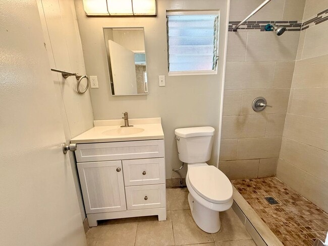 Photo - 4 Bedroom / 1 Bath House for Rent in Wailuku!