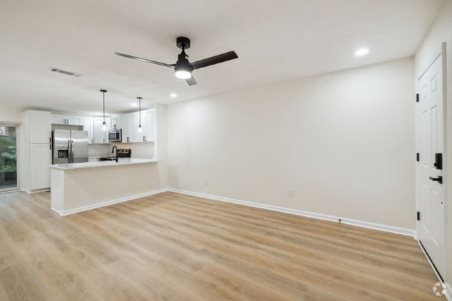 Building Photo - 2636 Sunnyside Dr Unit 2636 Rental
