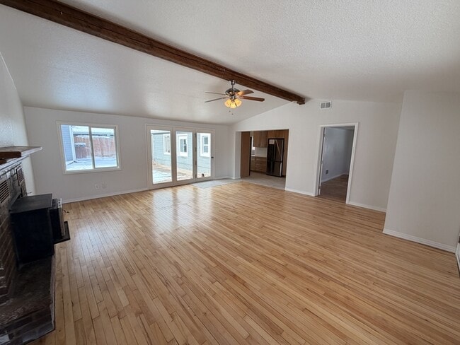 Photo - 105 S Kendall St