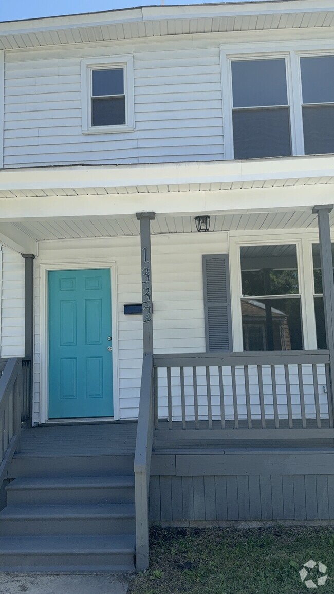 Building Photo - 1332 29th St Rental