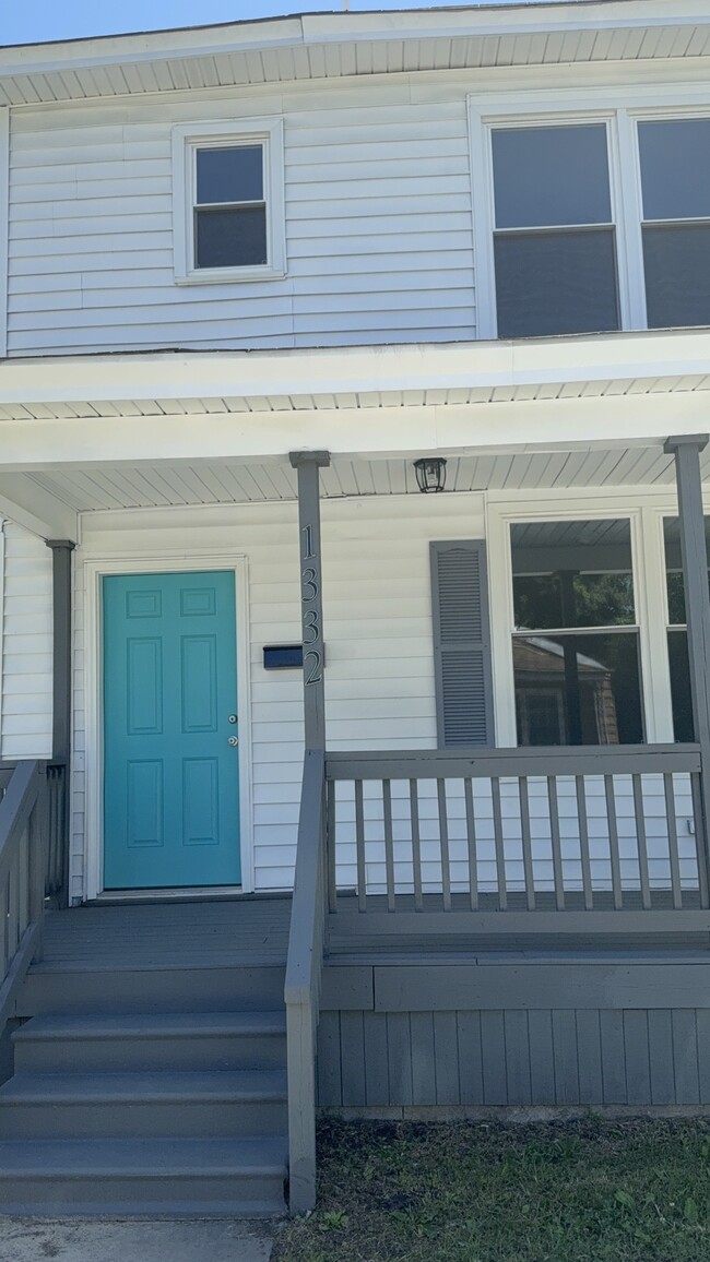 Building Photo - 1332 29th St Rental