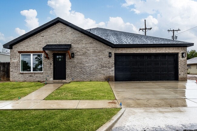 Building Photo - 1704 Elkhart Ave Unit B